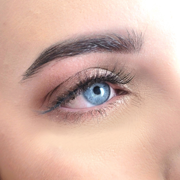 Luviri's 'crush' segmented lashes on a female with blue eyes and natural eye makeup